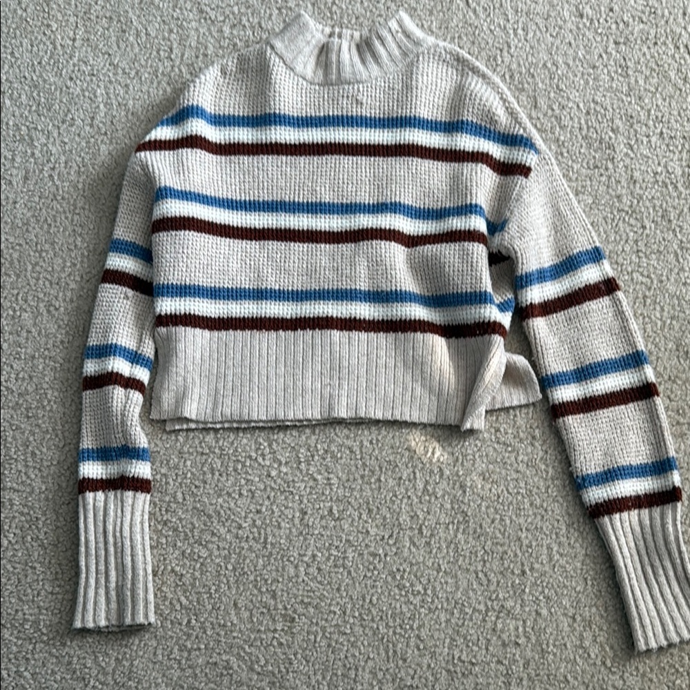 Arizona Jean Company White and Blue Cowl Neck Sweater